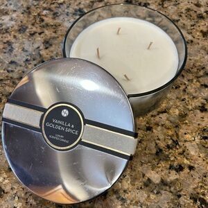 Huntington Home Luxury Vanilla & Golden Spice Large 4-Wick Soy Candle 20.5 oz